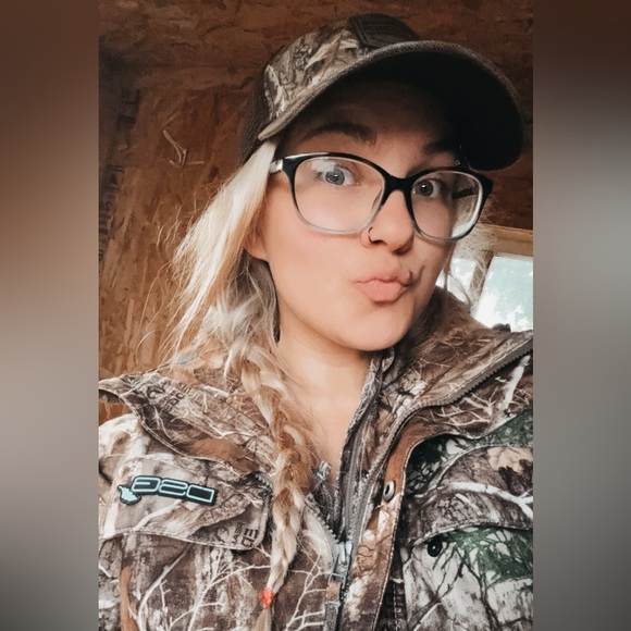 Meet your buyer/seller!💋 - Picture 5 of 17